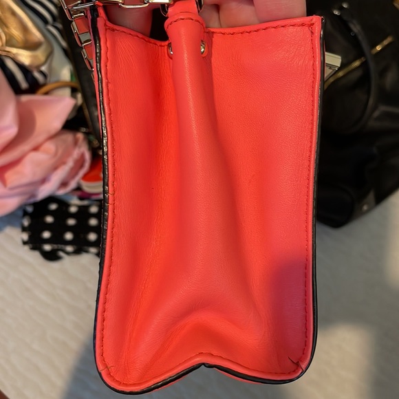 Coral Kate spade gold chain link purse - Picture 8 of 9